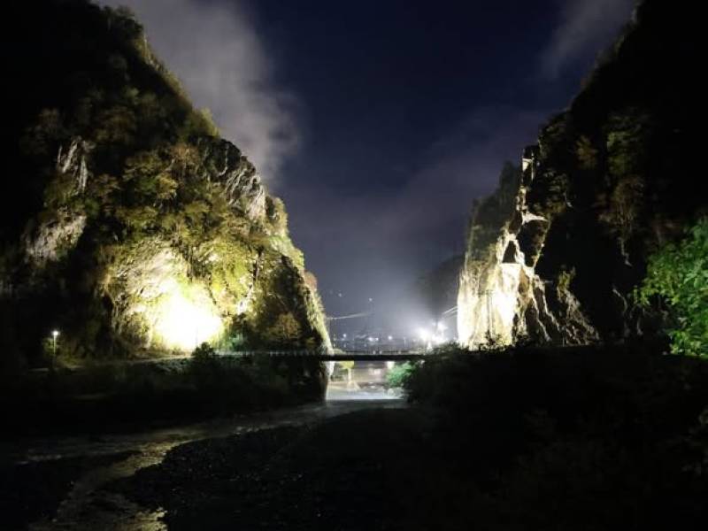 ცაგერის მუნიციპალიტეტში,მურის კლდე-კარში, ახალი განათება მოეწყო